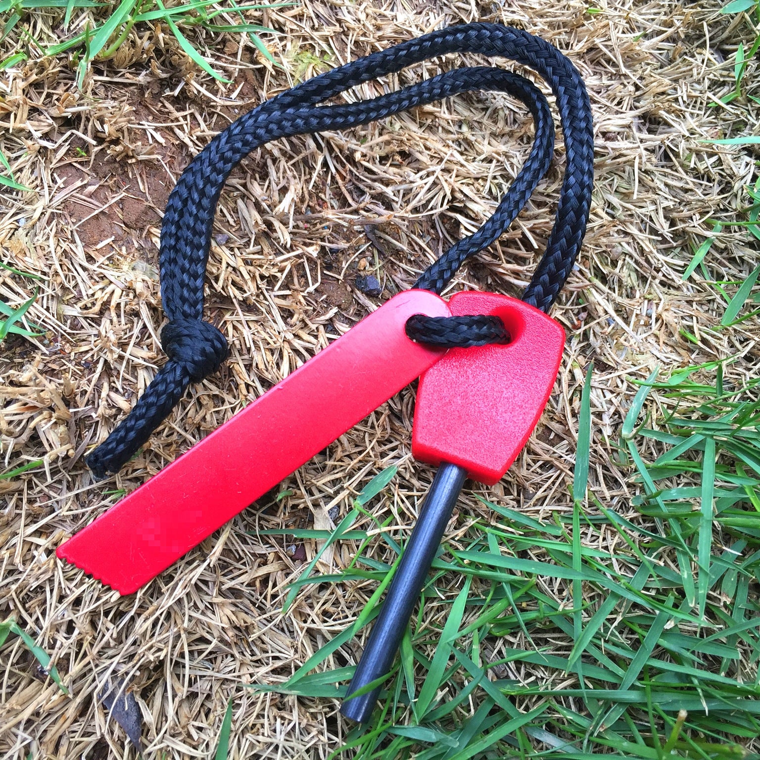 Venta al por mayor de acero inoxidable mini trompeta supervivencia silbato llavero